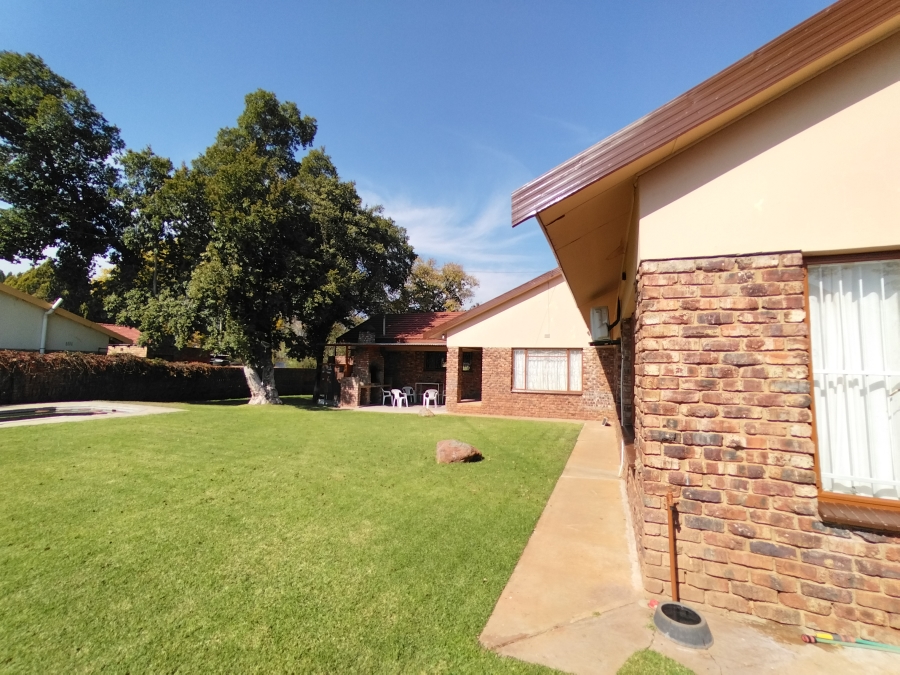 4 Bedroom Property for Sale in Jan Kempdorp Northern Cape